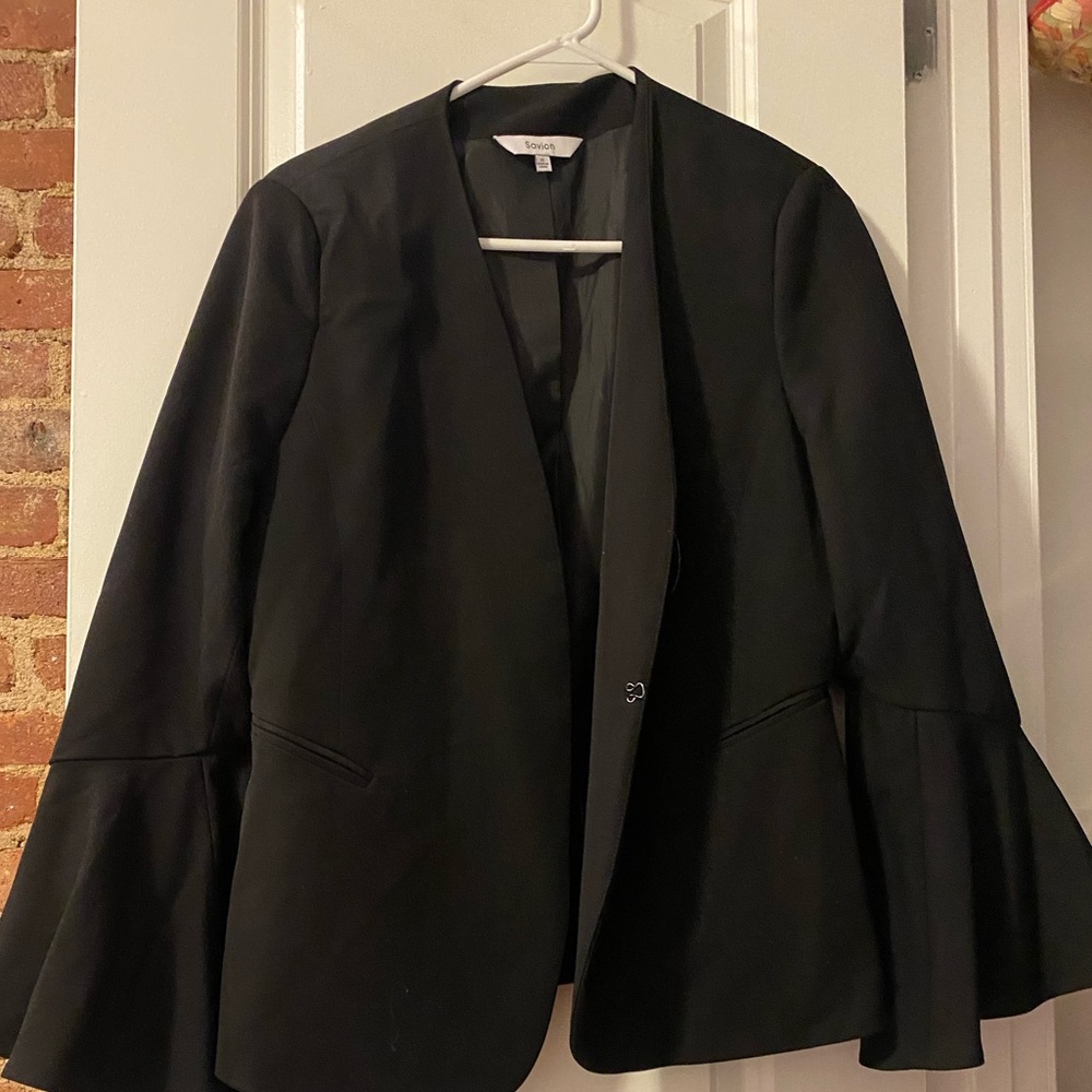 NEVER WORN - Savion size 12 bell sleeve fitted black blazer - Picture 2 of 5